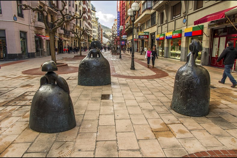 Meninas de Manolo Valdés